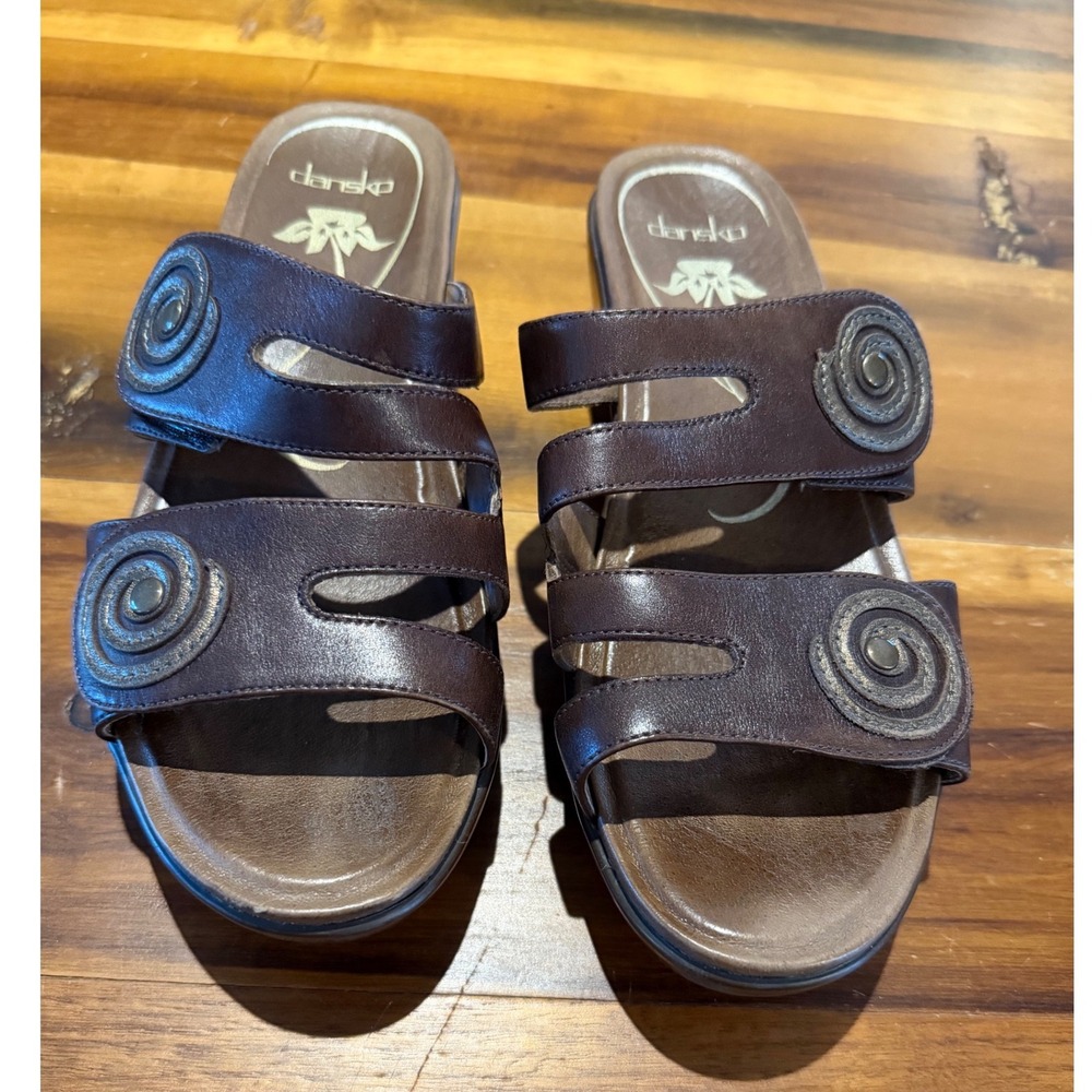 Dansko Brown Leather Triple Strap Swirl Medallion Wedge Slide Sandals Size 38